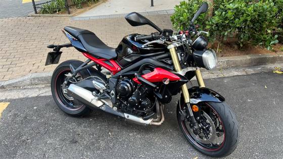 TRIUMPH STREET TRIPLE 675 ABS 